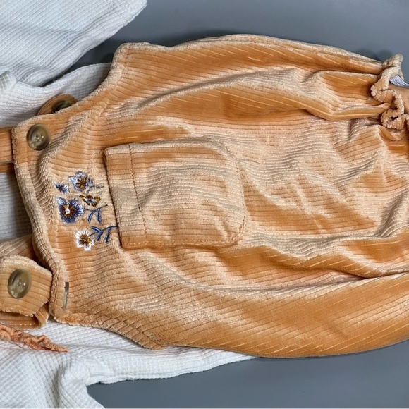 Orange and Cream Babygirl velour Outfit w/ Hat ruffle & lace detail. No flaws - Picture 5 of 11